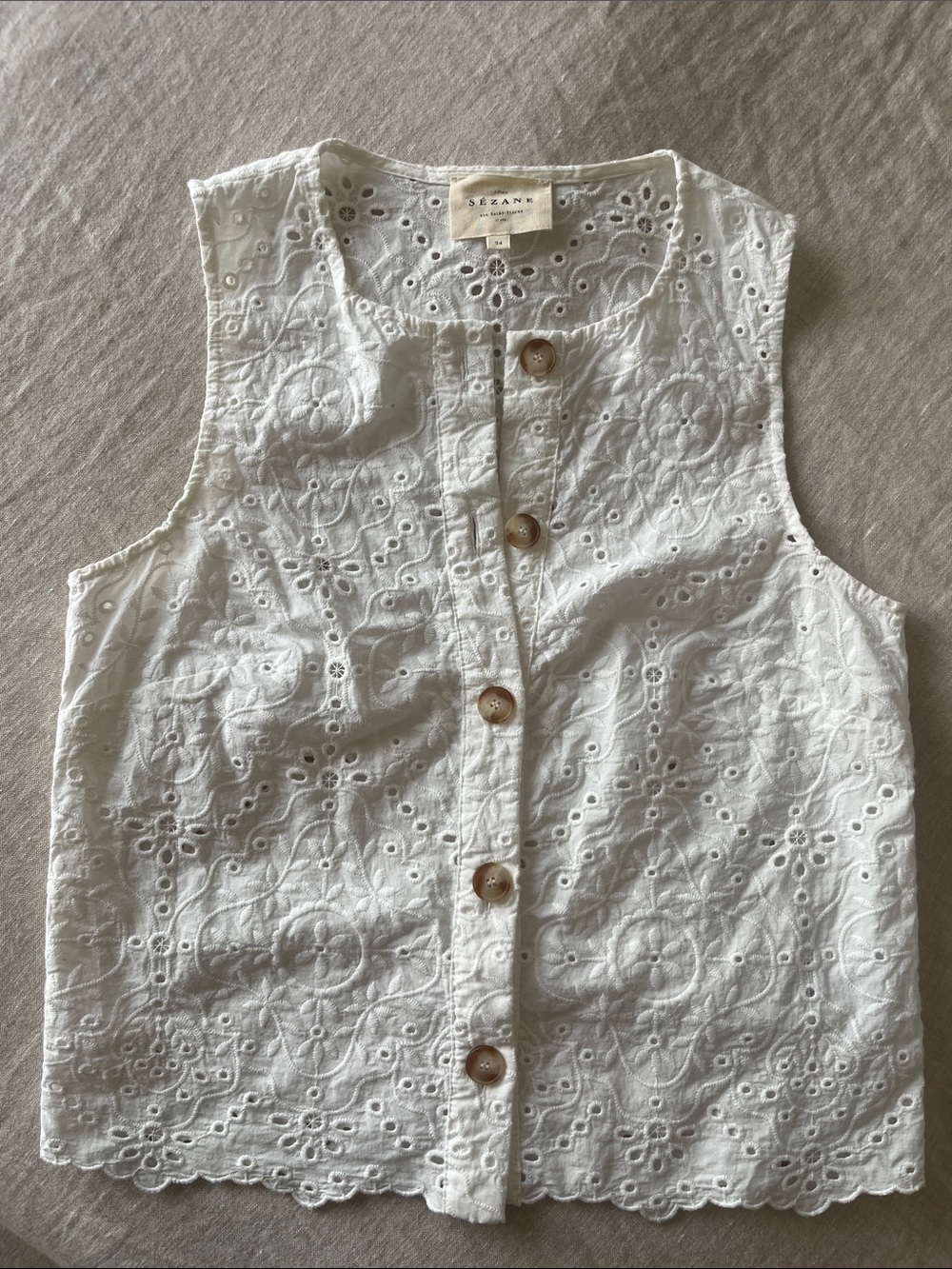 EUC Sezane Roni White Eyelet Button-Front Sleevess Blouse